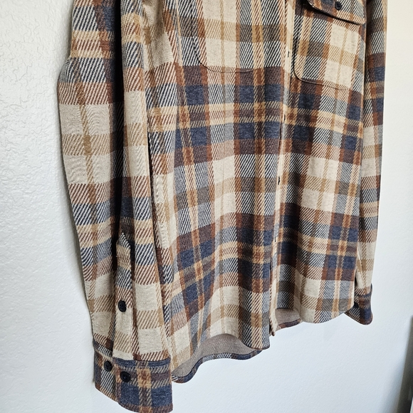 NWT Quince | Plaid Stretch Soft Fleece Button Up Shirt Brown, Mens Medium - Picture 4 of 6